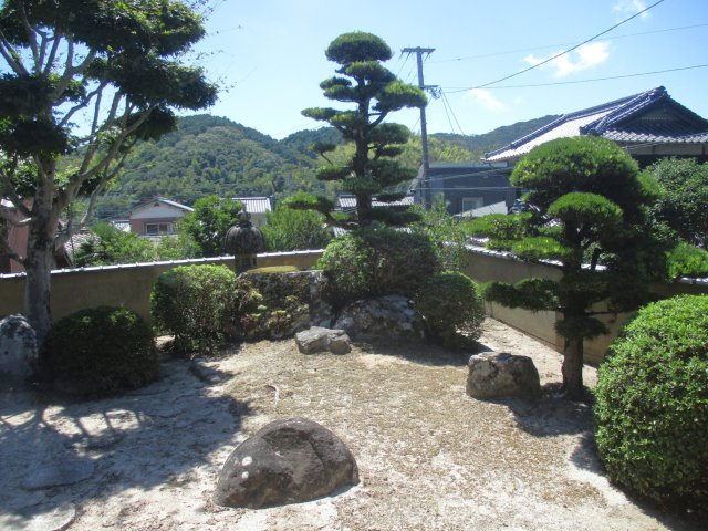 大字大積734番地（C-12）の庭