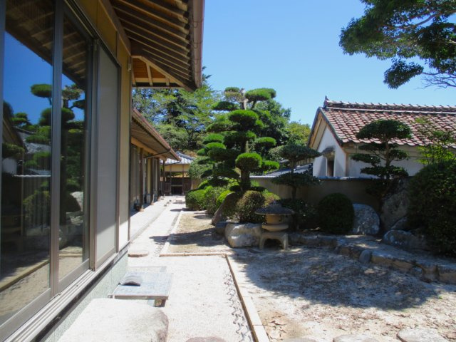 大字大積734番地（C-12）の庭