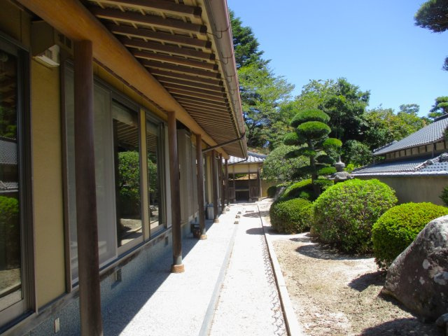 大字大積734番地（C-12）の庭