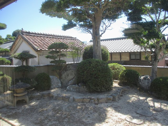 大字大積734番地（C-12）の庭