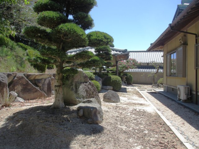 大字大積734番地（C-12）の庭