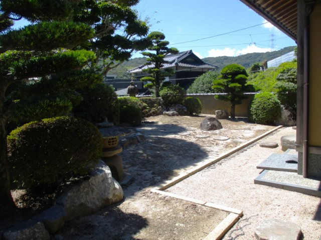大字大積734番地（C-12）の庭