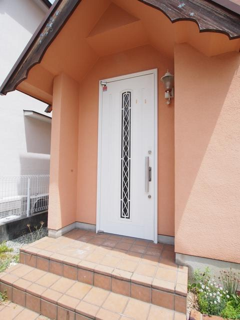 久出ケ谷町戸建のエントランス