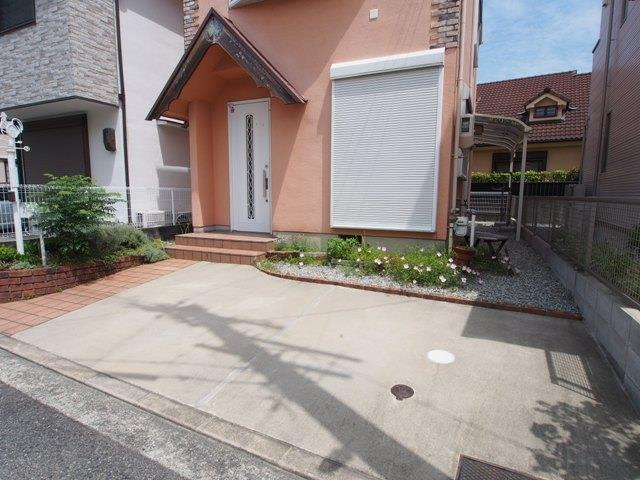 久出ケ谷町戸建の駐車場