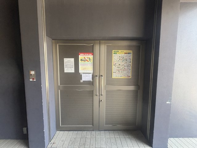 フレール江坂レジデンシャルのエントランス