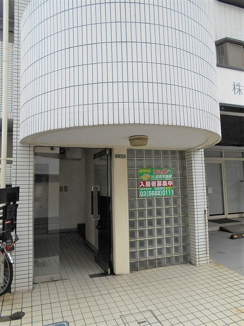 立神マンションのエントランス