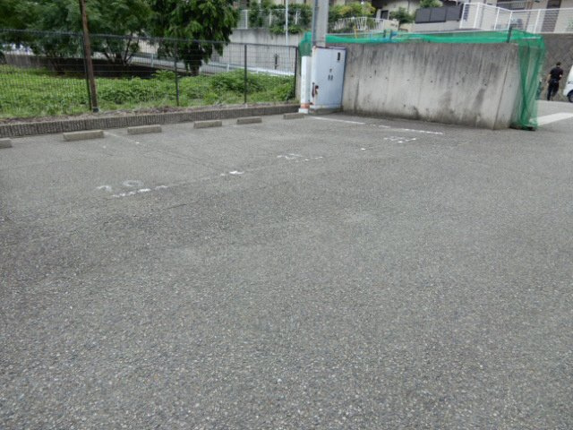 ジョイフル明和の駐車場