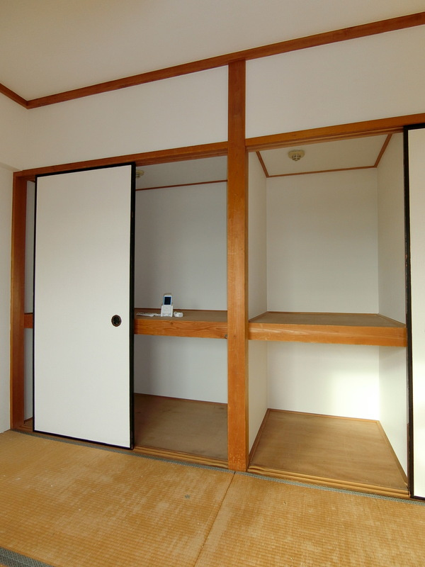 国分寺市戸倉２丁目の賃貸マンションの収納|※別号室参考写真です