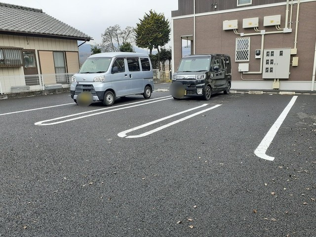 【駐車場】
