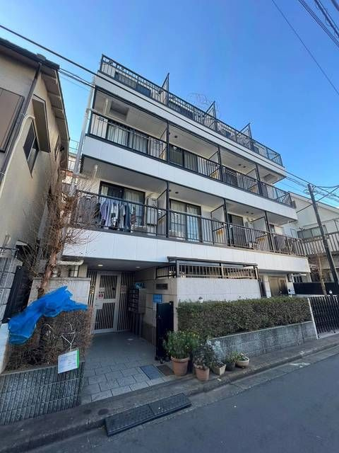 レヤーノ新宿の外観