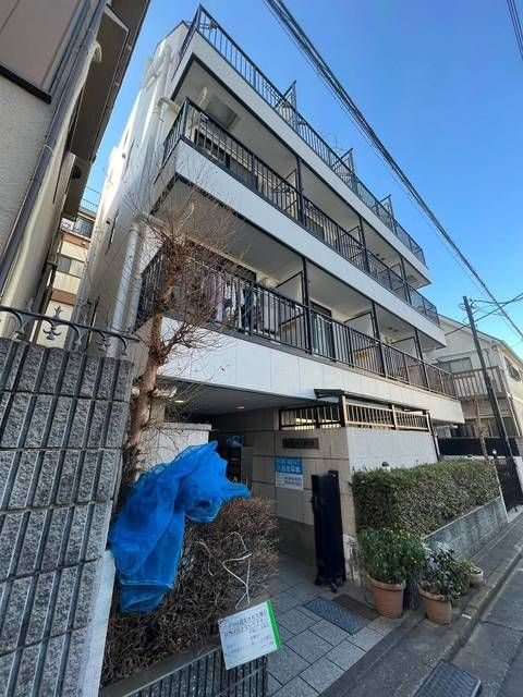 レヤーノ新宿の外観