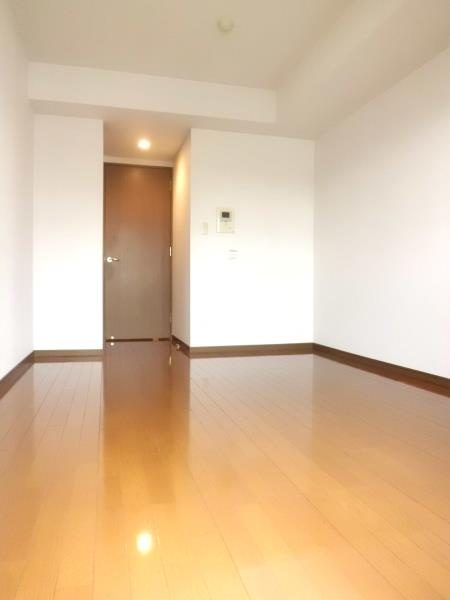 ティアラ三軒茶屋の居間・リビング