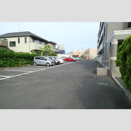 【駐車場】 | ヴィラ・デ・グラン | 敷地内駐車場の様子です