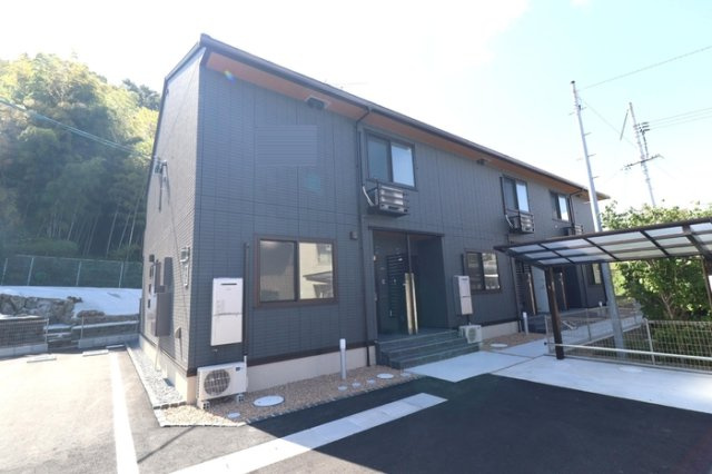 ホワイエ国富