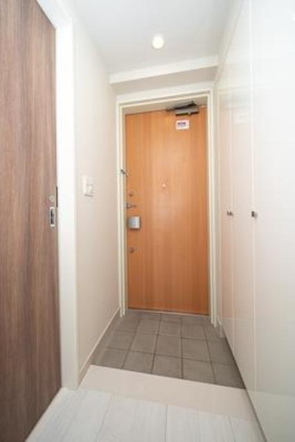 メルクマール京王笹塚レジデンスの玄関|※写真は同タイプ住戸です。