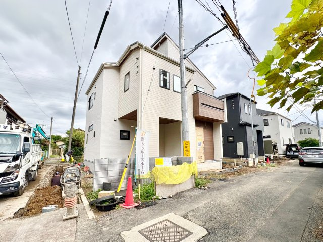 《仲介手数料半額》川越市郭町2丁目　全4棟　1号棟の前面道路含む現地写真