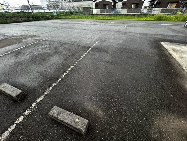 フォブール喜多川Aの駐車場