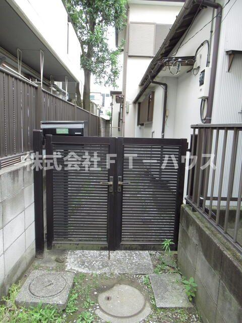 市川市新田戸建てのエントランス