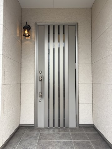 小牧市久保一色南２丁目　中古戸建の玄関|落ち着いた玄関です