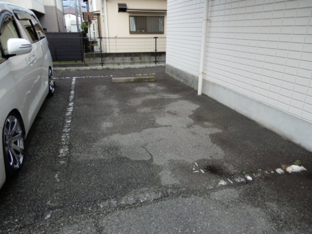 グランジュール壱番館の駐車場