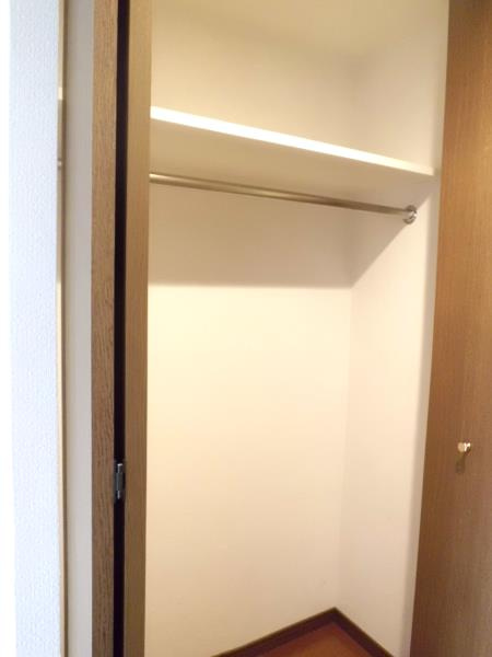 ティアラ三軒茶屋の居間・リビング|こちらのリビングで趣味の時間をお楽しみください