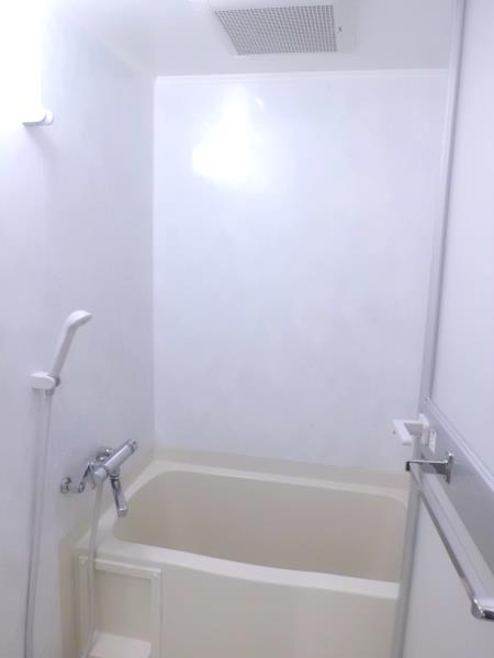 ティアラ三軒茶屋の浴室|日々の疲れを癒すお風呂付です