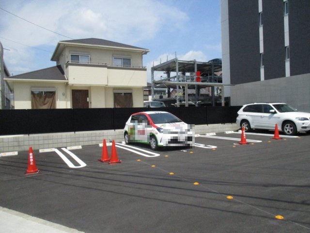 VI Town Excellentの駐車場