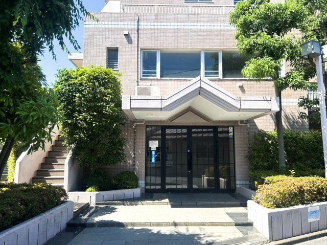 モアステージ墨田リビエールのエントランス|「鐘ヶ淵」駅徒歩８分！耐震基準適合マンション、モアステージ墨田リビエールは即日現地案内可能となっておりますので、お気軽にお問い合わせください！