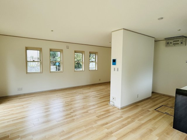 八王子市　城山手　中古戸建ての内装|～24.0帖の明るく開放感のあるLDK、家族団欒の時間をお過ごしいただけます～