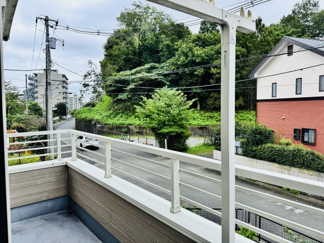 八王子市　城山手　中古戸建てのバルコニー|～南東向きで陽当たりの良いバルコニー　洗濯物がよく乾きそうです～