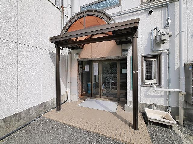 エスティライフあやめ池のエントランス|清潔なエントランスです
