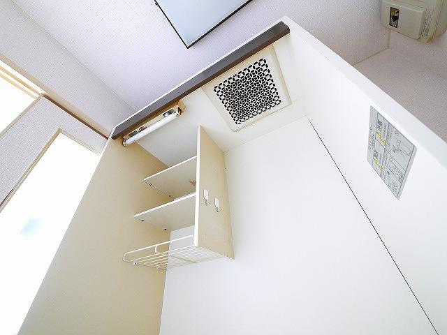 エスティライフあやめ池のキッチン|収納もあるキッチン