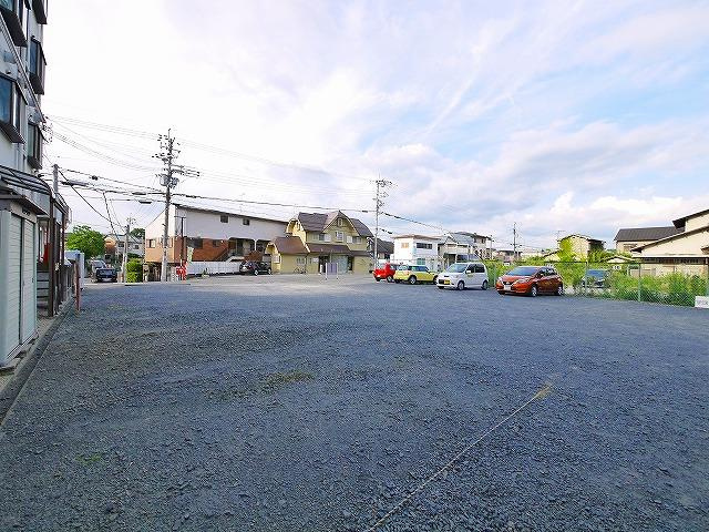 エスティライフあやめ池の駐車場|駐車場に車を止められます