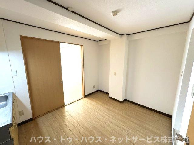 スドウビルの洋室