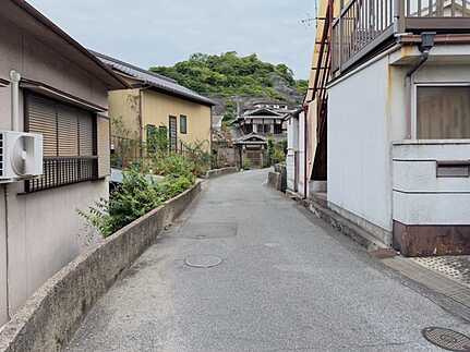 呉市宮原1丁目中古戸建の前面道路含む現地写真