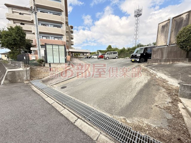 サンライトヒルズ広川の駐車場|駐車場があるので、車を買う予定の方も安心です