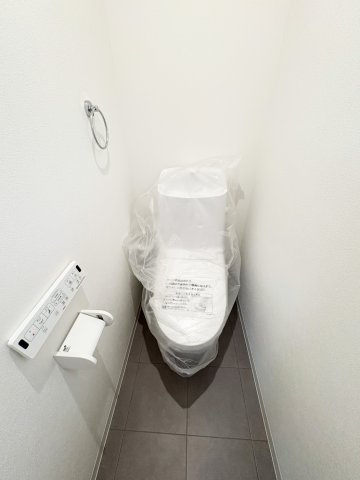 高槻市永楽町新築戸建のトイレ