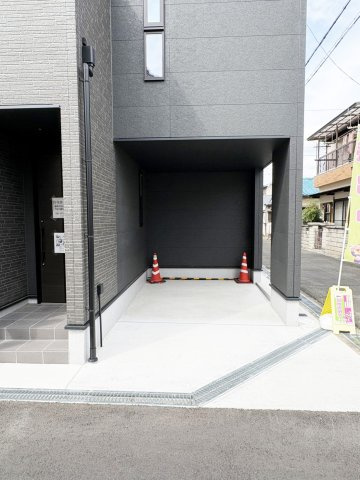 高槻市永楽町新築戸建の駐車場