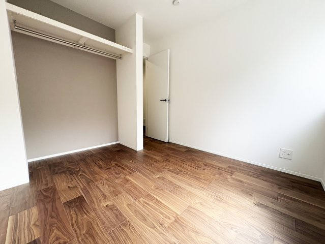 高槻市永楽町新築戸建の洋室