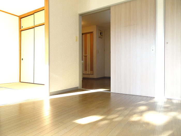エランドールの居間・リビング|こちらのリビングで趣味の時間をお楽しみください