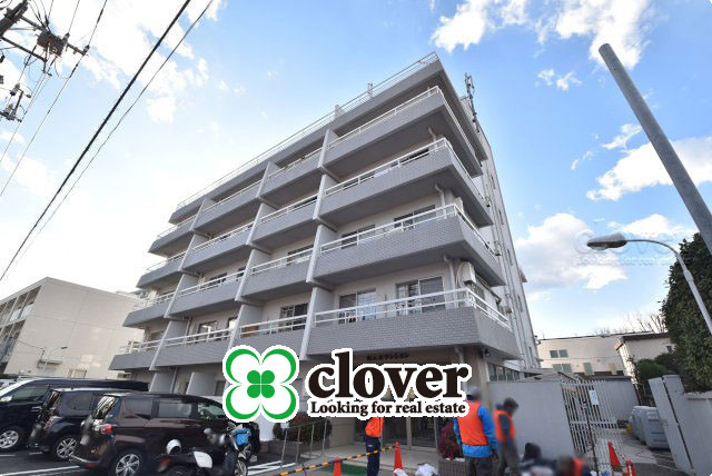 【外観】 | 桜上水マンション | 青空によく映える建物です。手入れの行き届いた外壁やマンション正面エントランスなど、綺麗な姿をぜひ一度、現地にてご覧ください。～即日のご見学可能～　お問合せはお気軽にどうぞ。