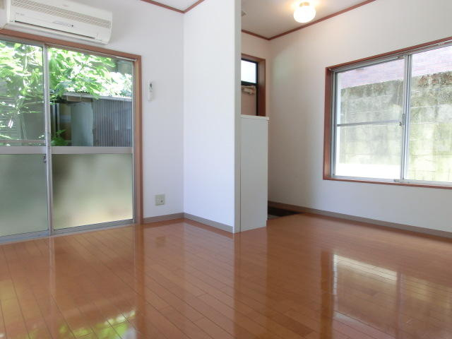 洋室７．５帖（二面採光）