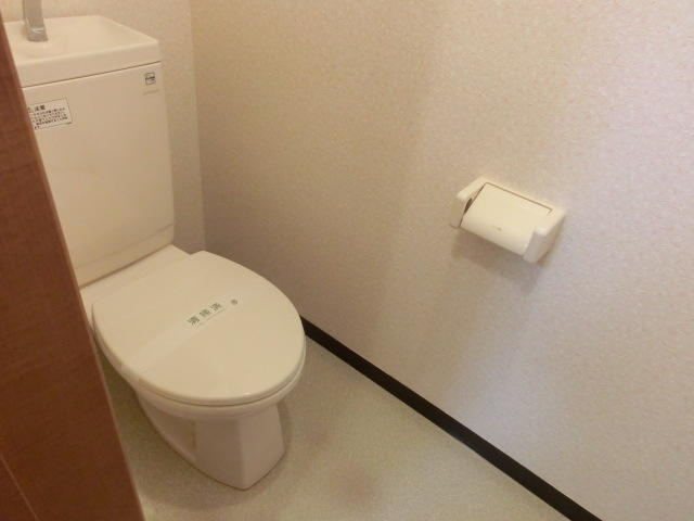 収納庫付きです。