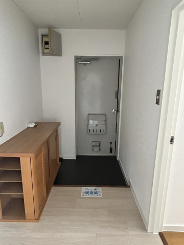 マンション庭瀬　の玄関