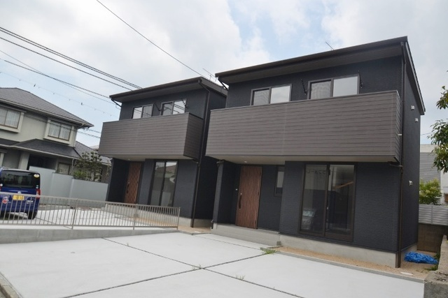 藤原光町戸建　西棟　の駐車場