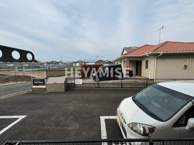 グランシード古賀島の駐車場
