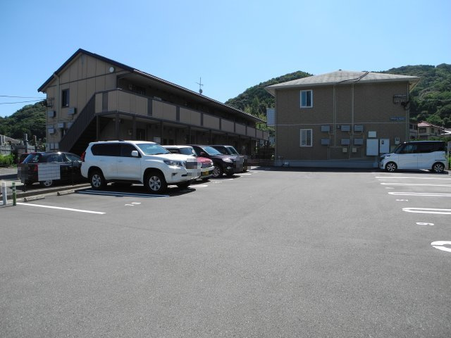 リヴィエール　ウィットの駐車場