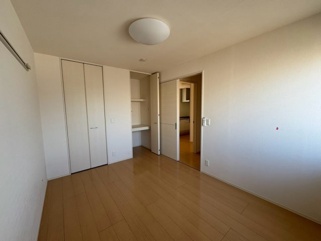 ルミエール京まちの洋室