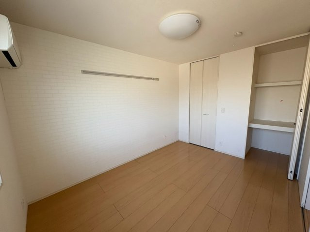 ルミエール京まちの洋室