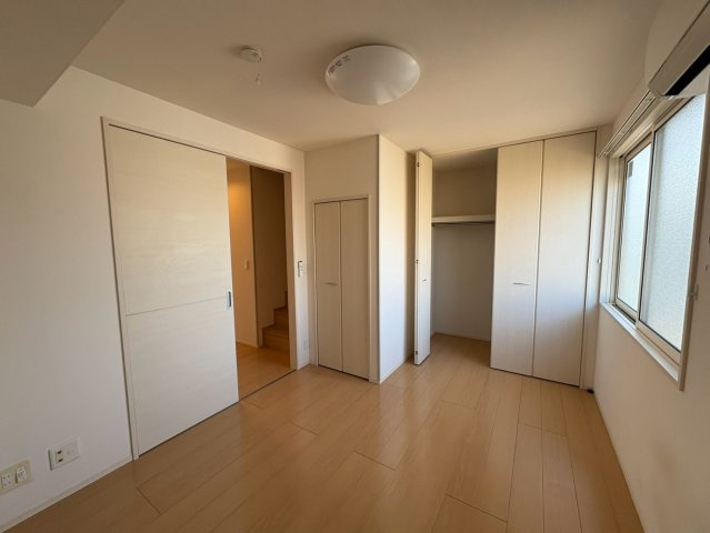 ルミエール京まちの洋室